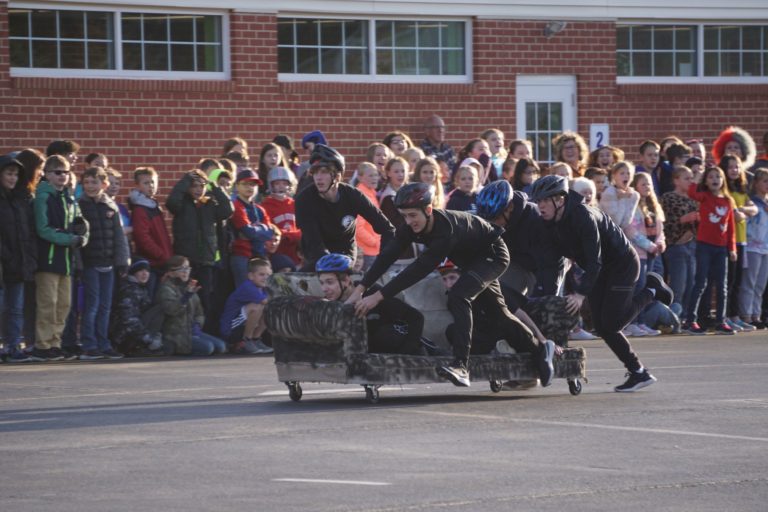 couch race 5
